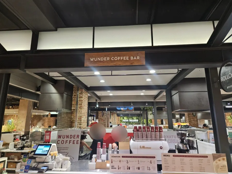 Front of Wunder Coffee Bar on the basement 1F of Hyundai Premium Outlet