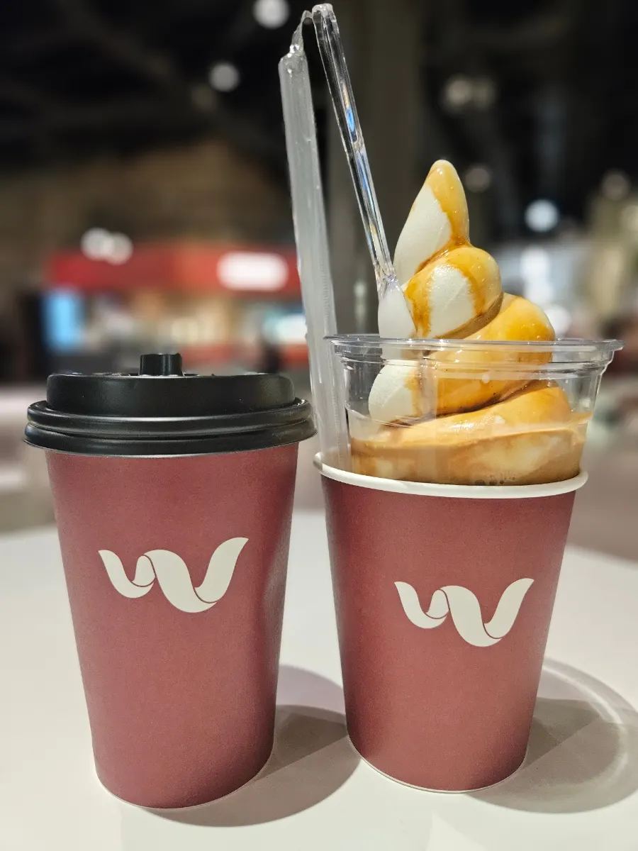 The americano and Wunder Gato as served