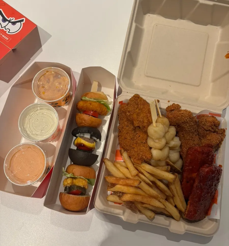 Deep Squad Party Pack set served after ordering