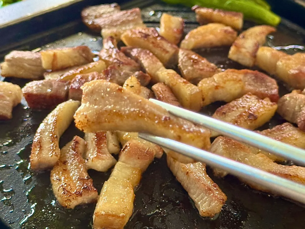 Grilled scored pork jowl and gabrisal