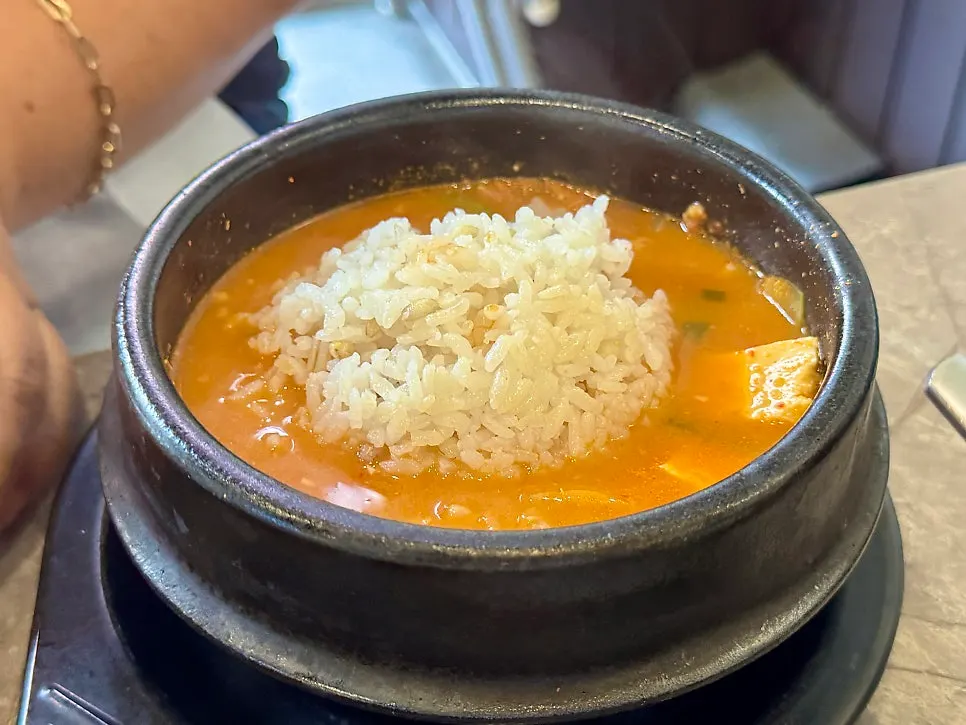 Kimchi cheonggukjang and pot rice combination