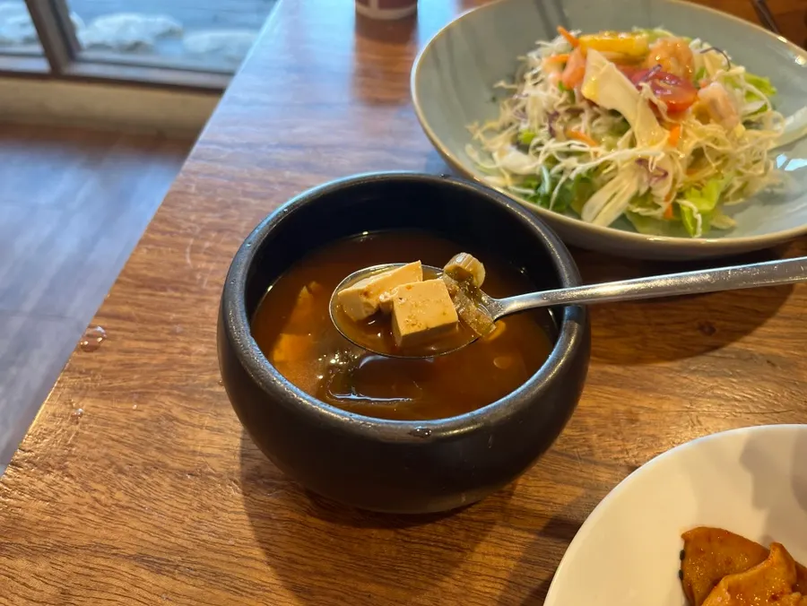 두부가 넉넉히 들어간 송정옥 된장찌개