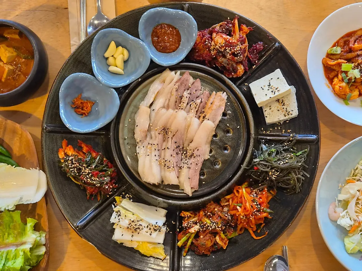 Abalone pot rice set spread at Songjeongok Songjeong Main Branch