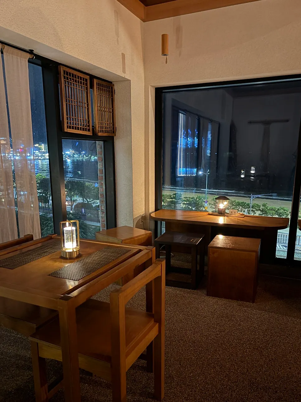 Suwolgyeonghwa's interior with Korean traditional elements
