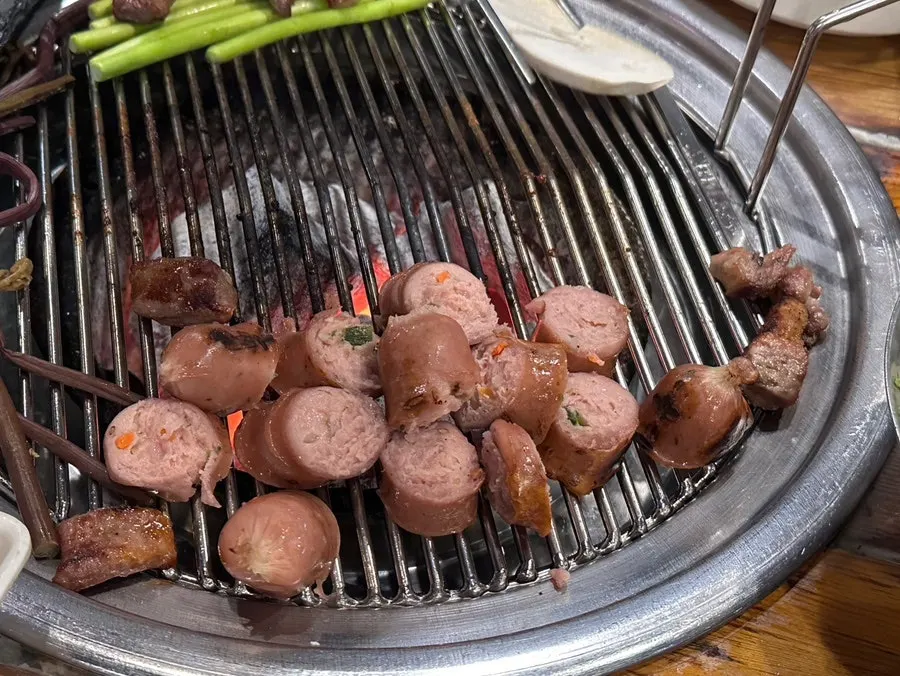 Crisp-chewy grilled pork skin