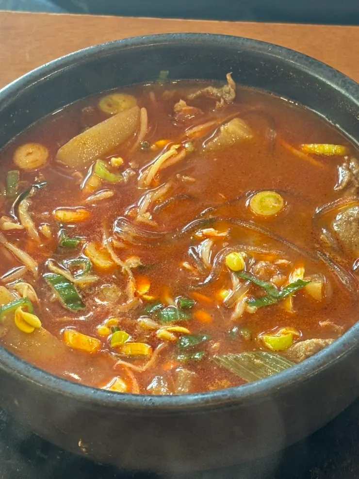 팔팔 끓는 뚝배기에 나온 복산해장국