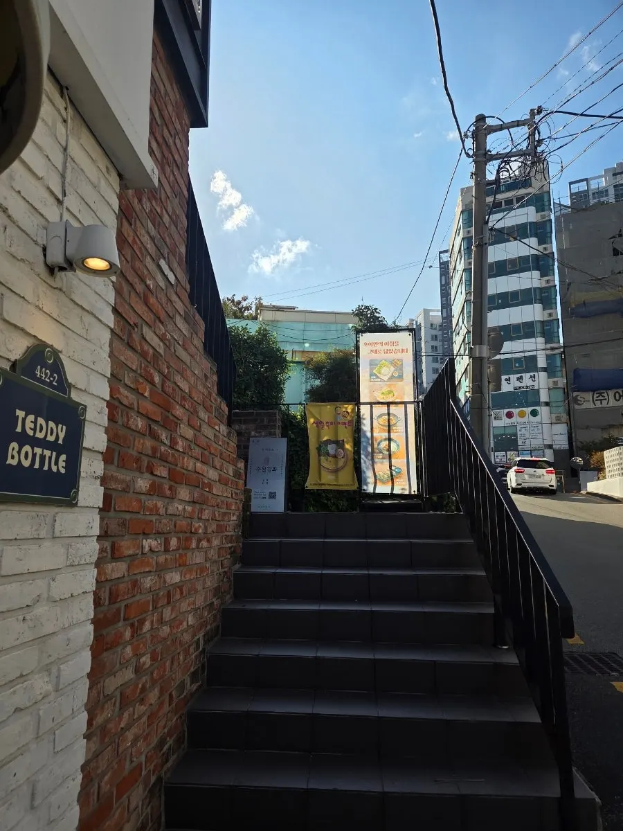 Suwolgyeonghwa parking area and paid parking lot across the street