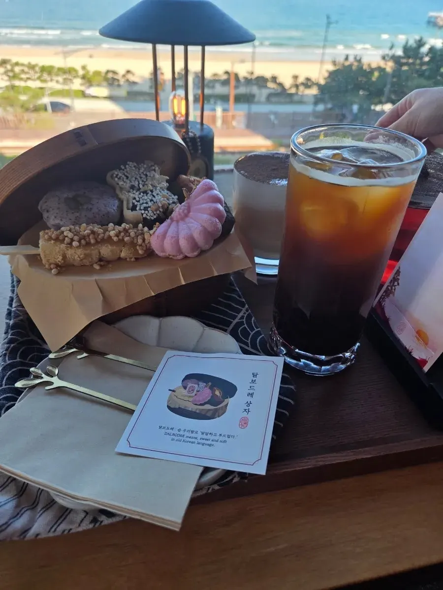 Desserts included in the Dalbodeure Box