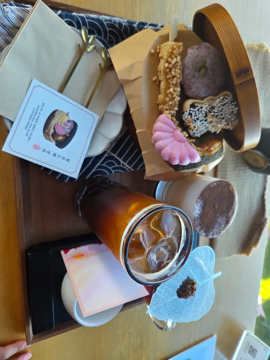 Desserts included in the Dalbodeure Box