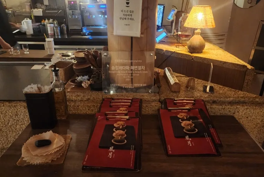 Suwolgyeonghwa's menu showing the Pungwol monaka