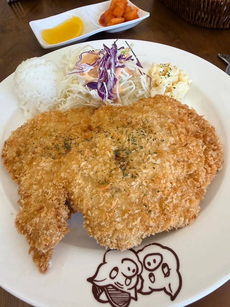Close-up of the hearty large-size pork cutlet