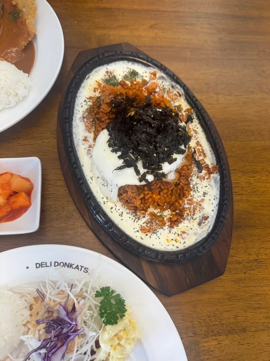 철판에 나온 생크림 김치볶음밥