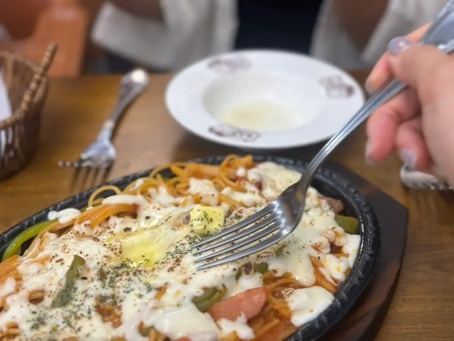 버터 한 조각 올린 나폴리탄 스파게티