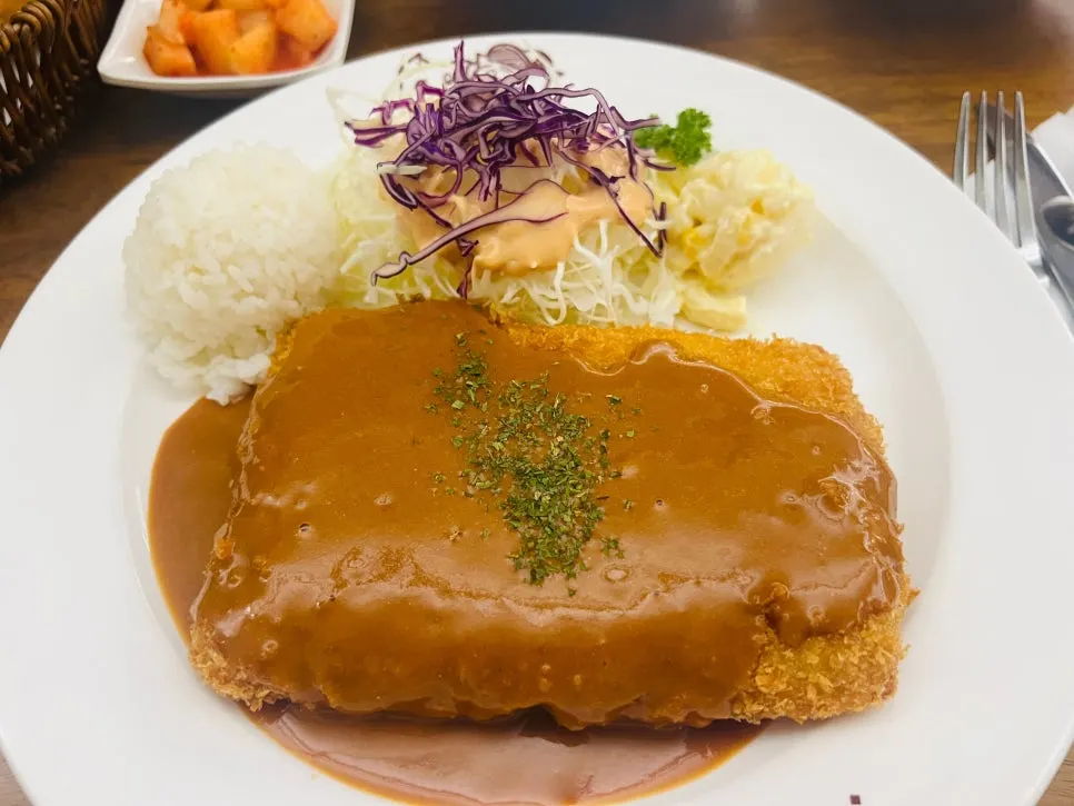 Cross-section of the cheese cutlet with stretchy cheese