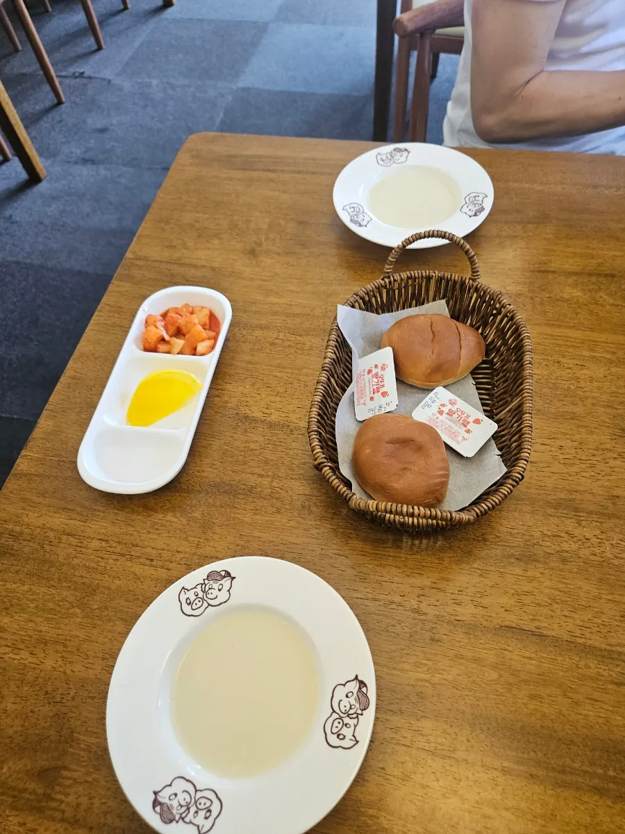 Basic components of the classic pork cutlet set at Deli Donkatsu
