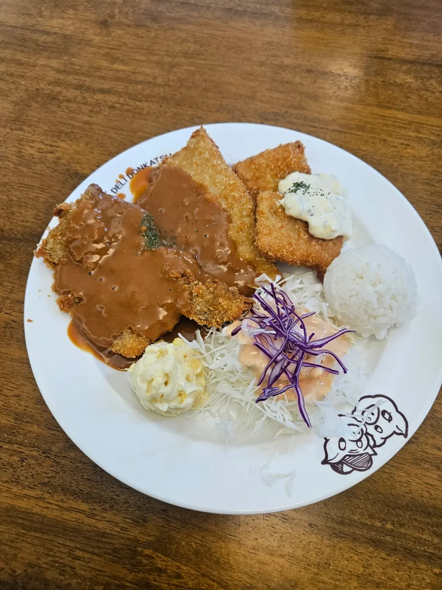 A plate of assorted Western-style cutlet topped with sauce