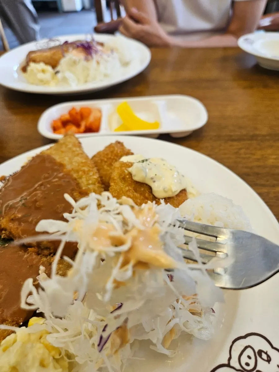 Thinly fried pork cutlet with Western-style sauce