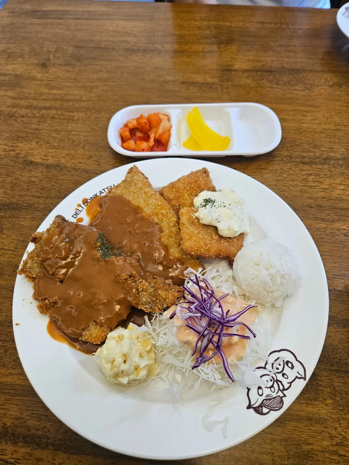 Assorted cutlet with pork cutlet, beef cutlet and fish cutlet