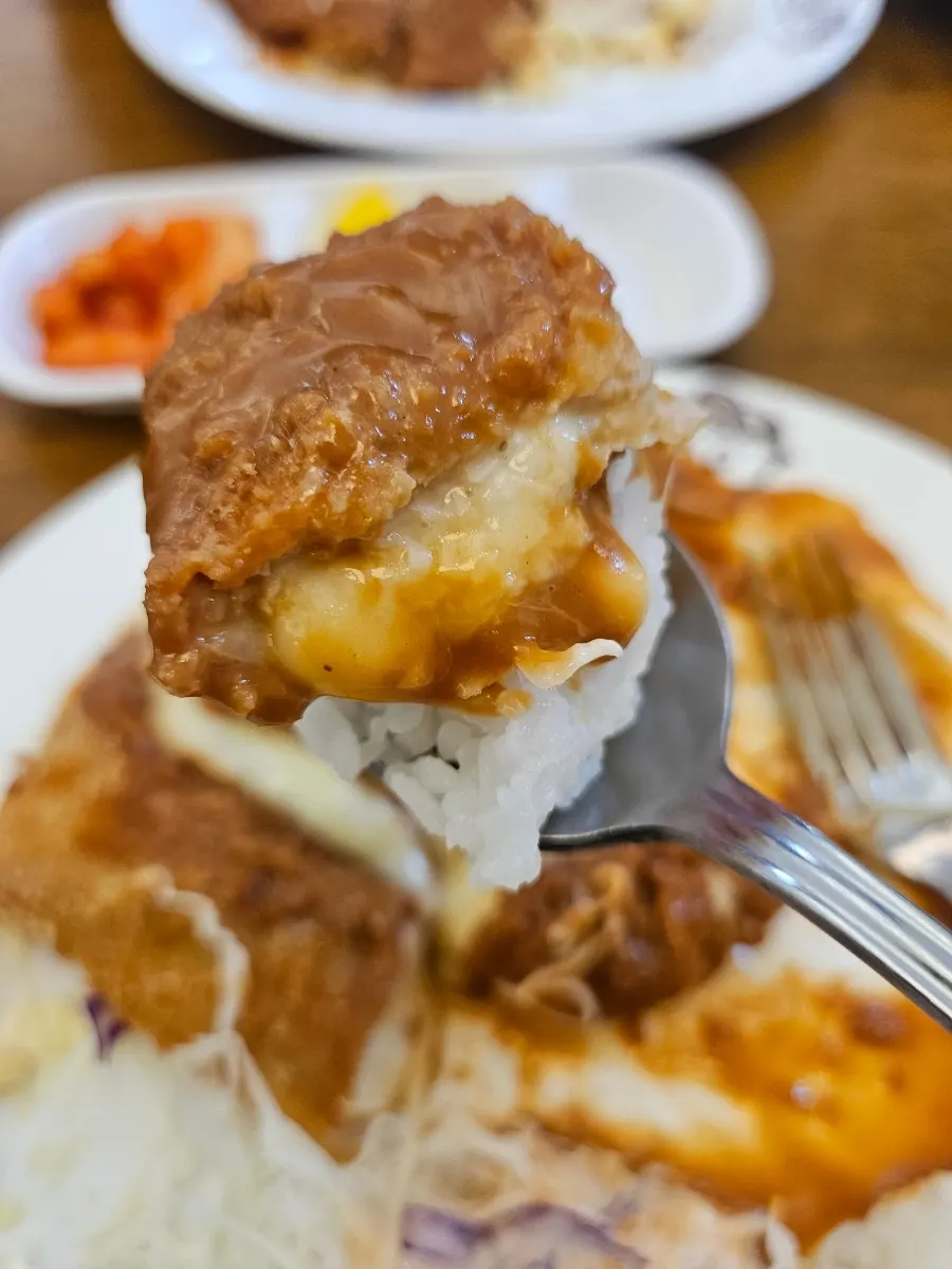 Cheese stretching from the cheese pork cutlet, served with rice