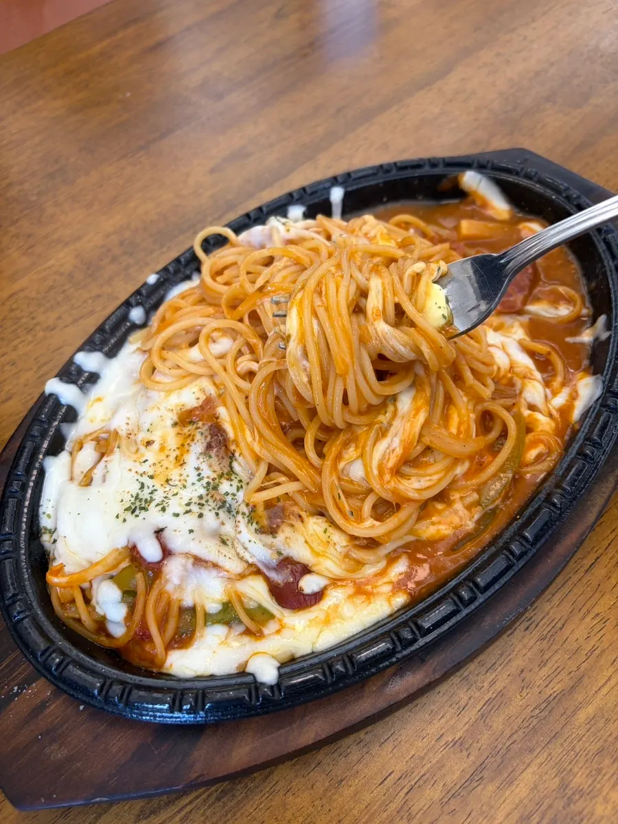 Cheese Napolitan spaghetti served on a hot plate