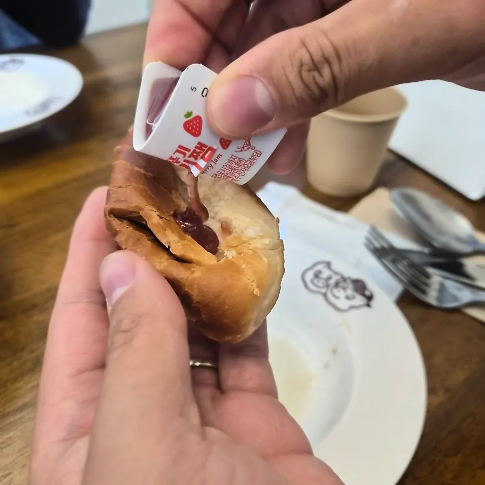 델리돈까스 좌석과 실내 분위기