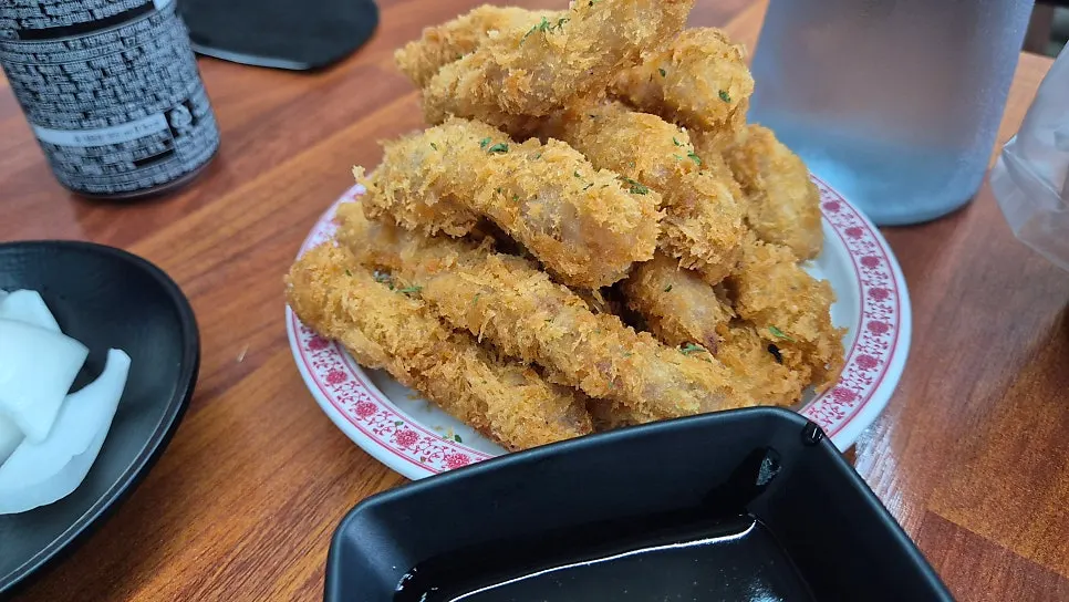 돌짜장과 함께 놓인 탕수육