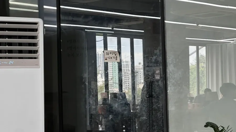Entrance leading to the building elevator for Songjeong Dol Jjamppong