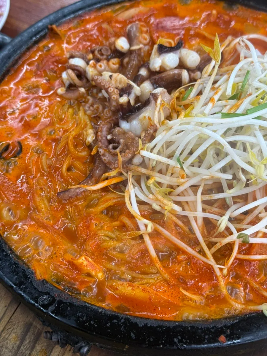 Free bowl of rice served alongside the dol jjamppong