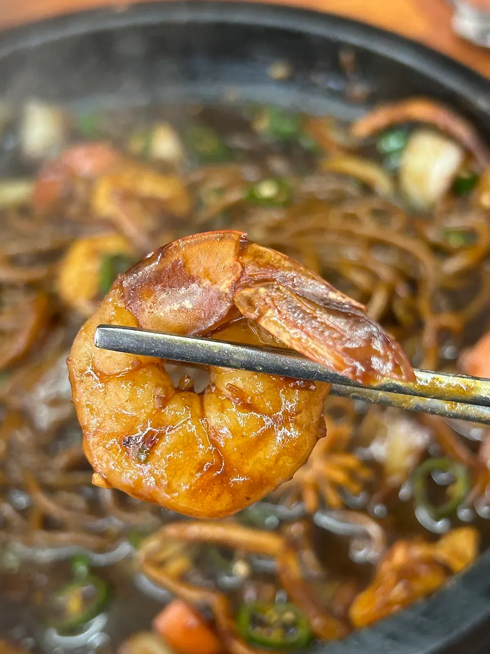 The spicy pesto stone-plate jajangmyeon after mixing