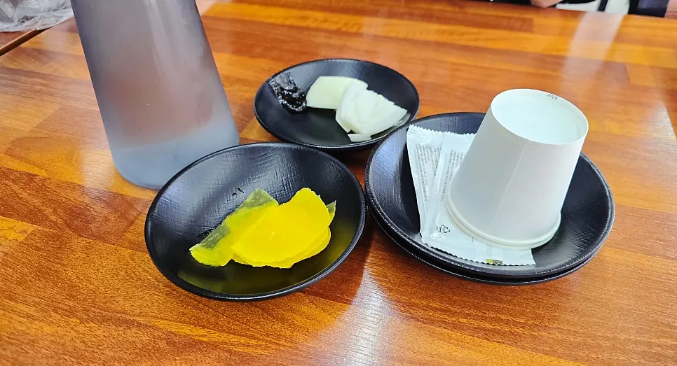돌판 메뉴가 적힌 송정돌짬뽕 메뉴판