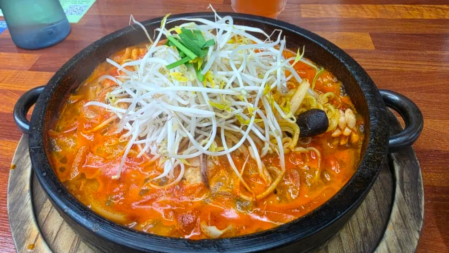 돌판에 담겨 나온 누룽지돌판짬뽕