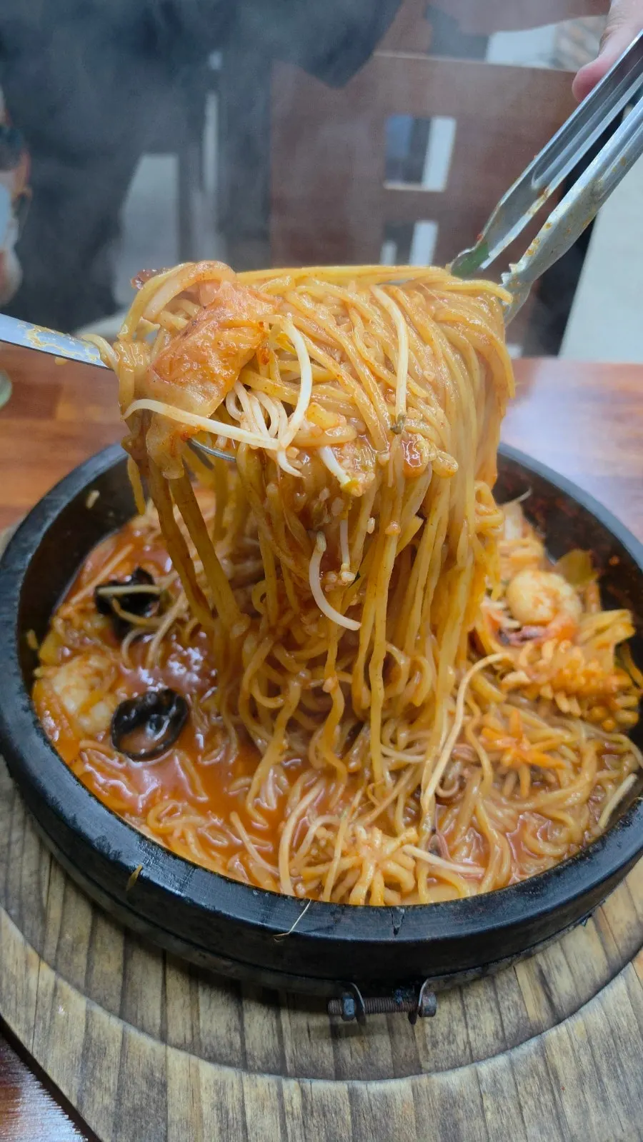 진하고 얼큰한 짬뽕 국물 클로즈업