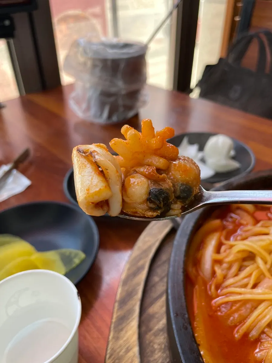 Dol jjamppong noodles soaked in broth
