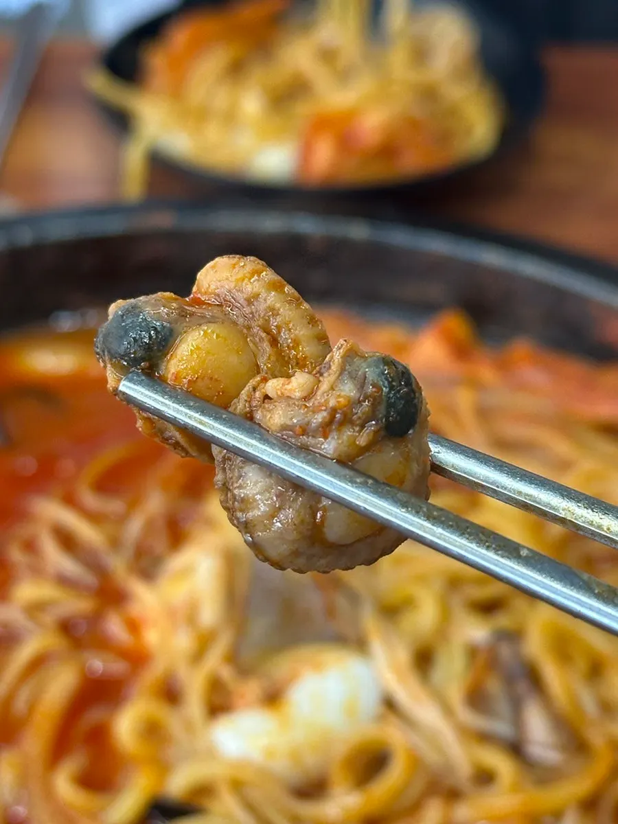 Plump shrimp and seafood inside the stone-plate jjamppong
