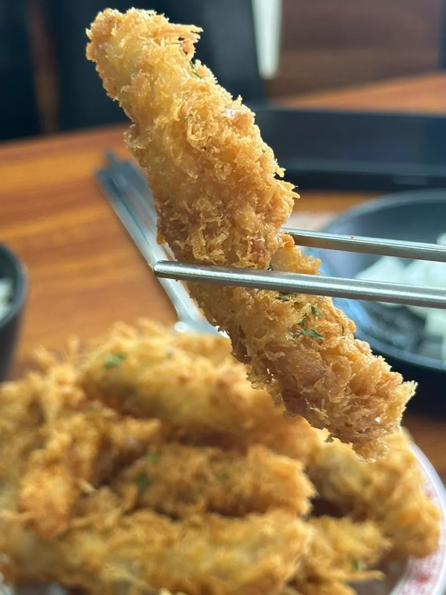 Cross-section of the mini crunchy tangsuyuk, looking like fried shrimp