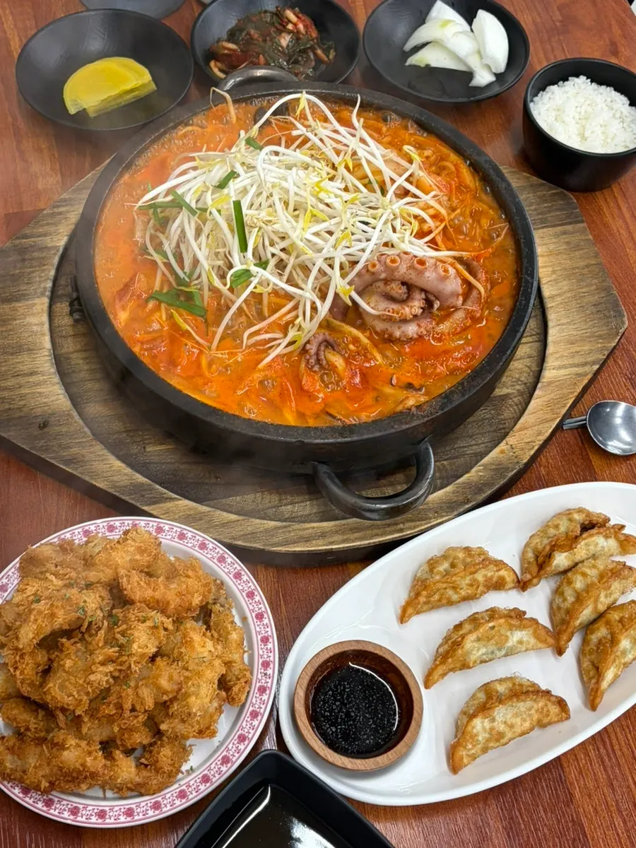 돌판에 담겨 나온 돌짬뽕 중자