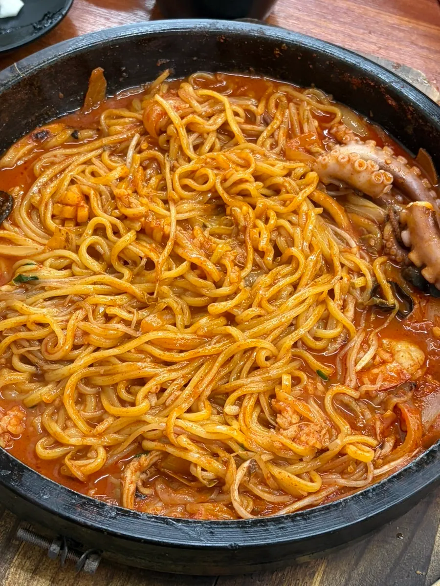 국물이 면에 스며든 돌짬뽕