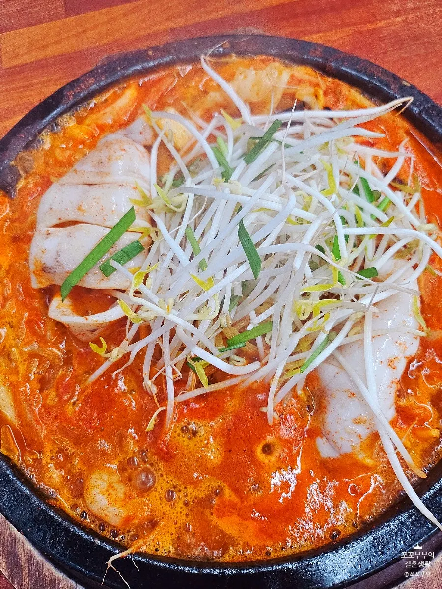Dol jjamppong sizzling on the stone plate
