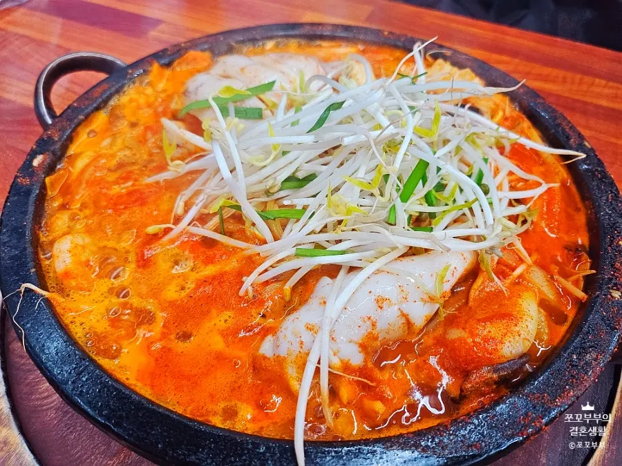 Level-1 spicy jjamppong broth and noodles