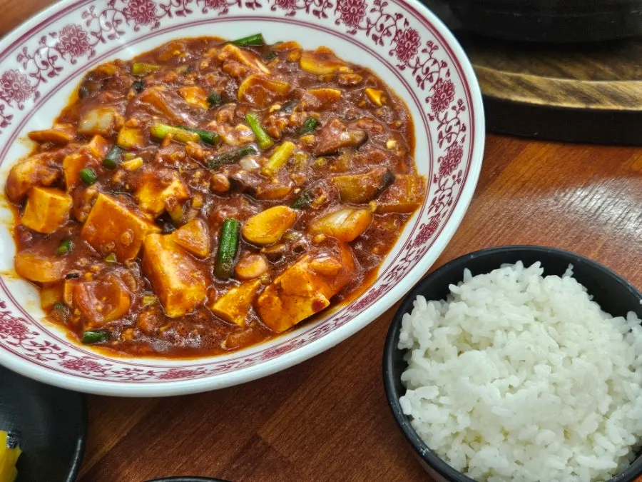 Scorched rice soaked in broth along with a piece of squid