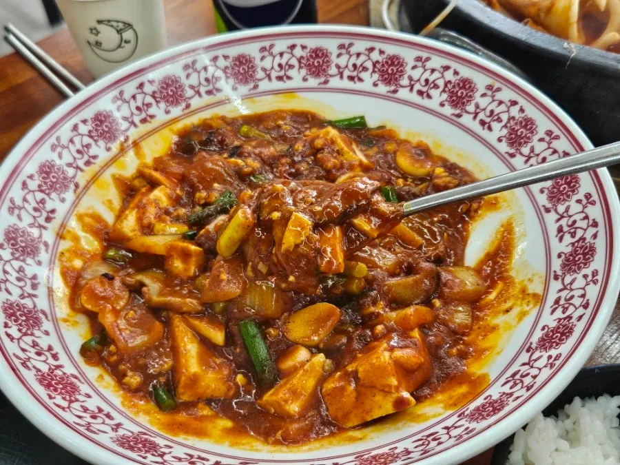 A bowl of mapa tofu rice at Songjeong Dol Jjamppong