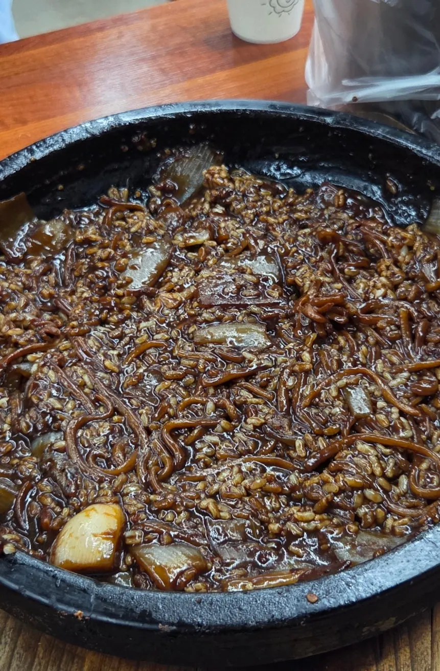 짜장 소스가 밴 누룽지