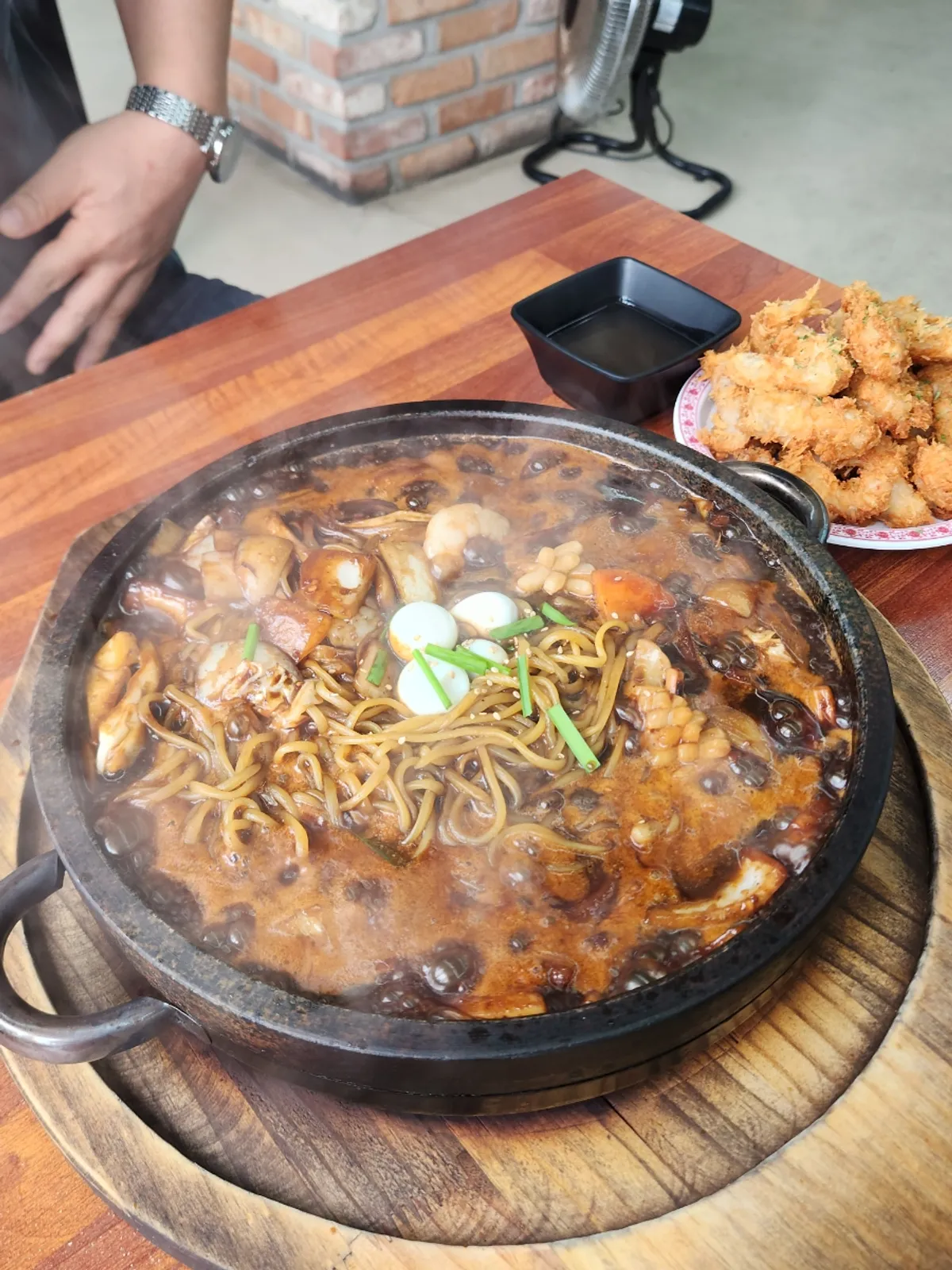 Ordering hot stone jajangmyeon, sweet-and-sour pork set, and menbosha