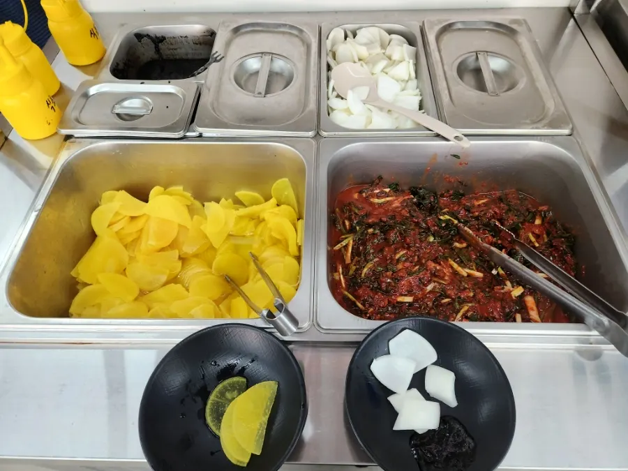 Chinese dishes cooked after ordering