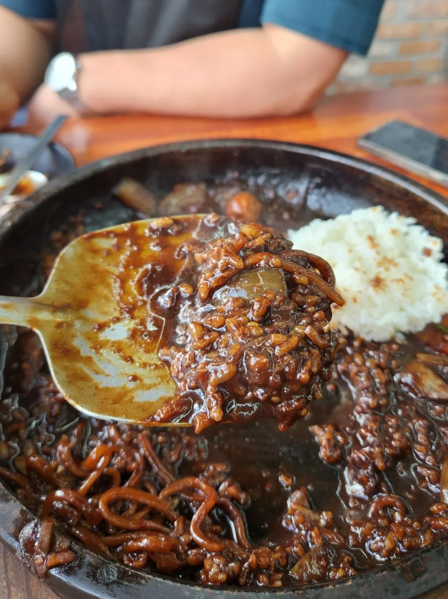 Hot stone jajangmyeon served on a stone plate