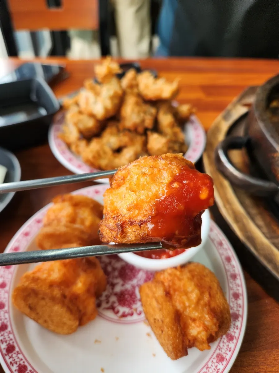 Crisp sweet-and-sour pork served in the set
