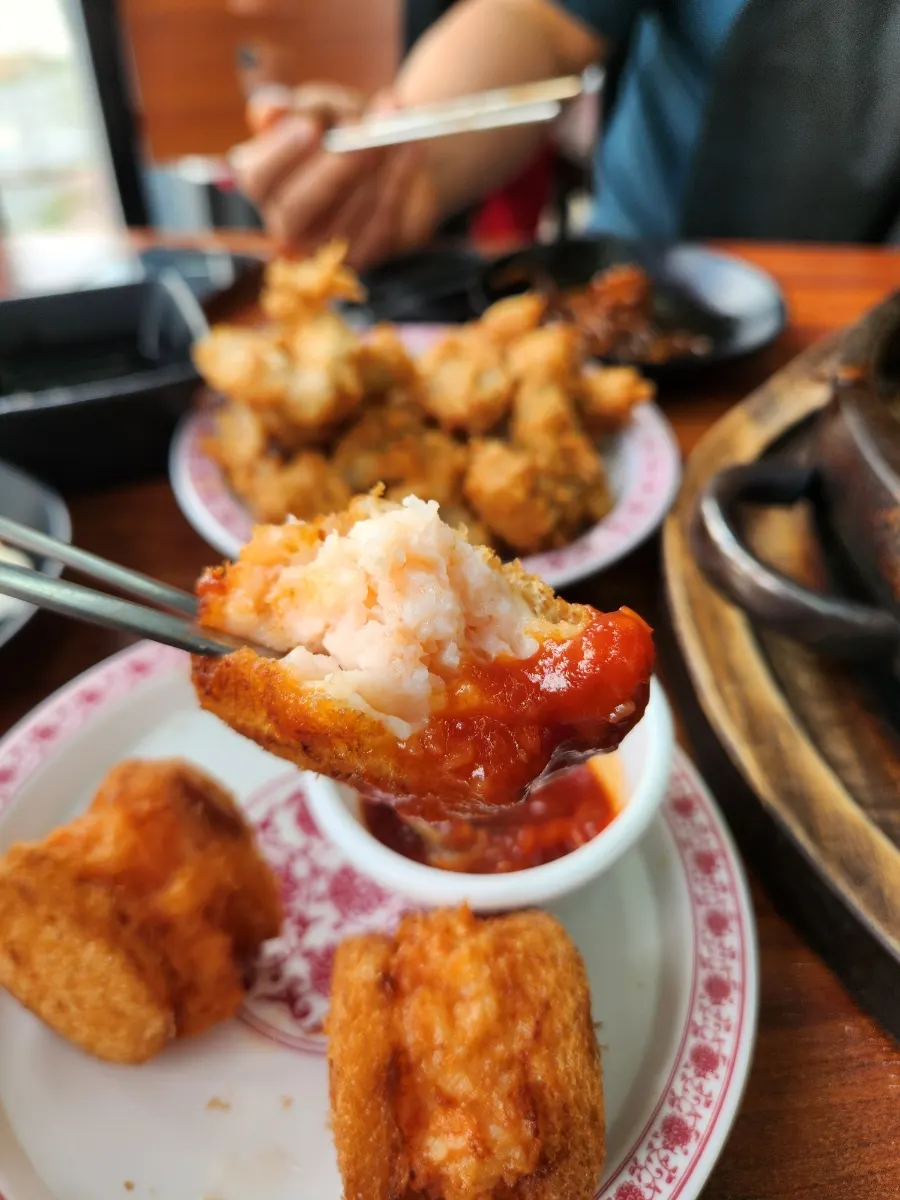 Crisp sweet-and-sour pork served in the set