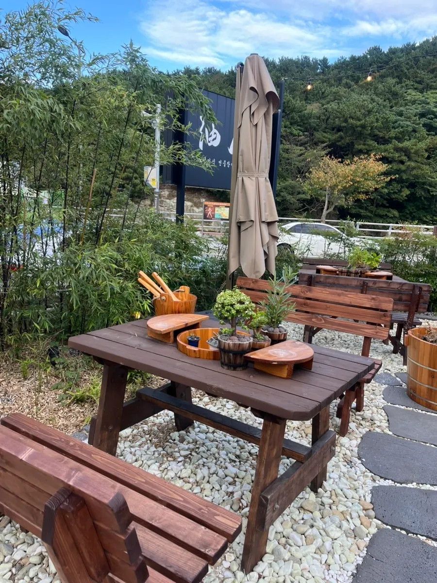 유옥 외관과 전용 주차장