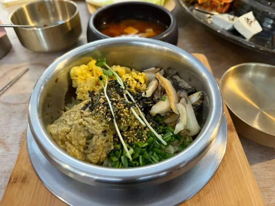 쌈 채소와 함께 먹는 보쌈