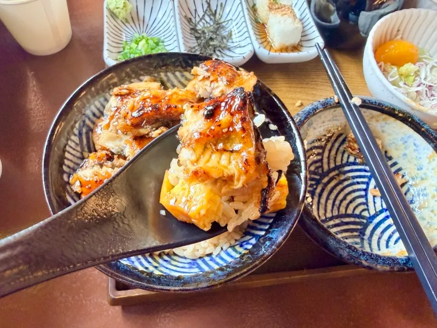 Jumbo Unaju Set side dishes